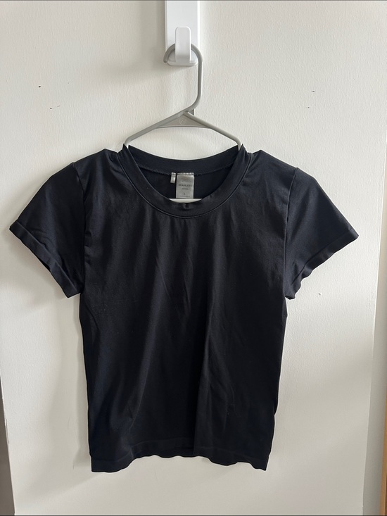 Aritzia Tops - aritzia seamless tees